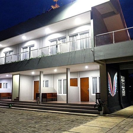 Q Hotel Mayangan Purwakarta Bagian luar foto